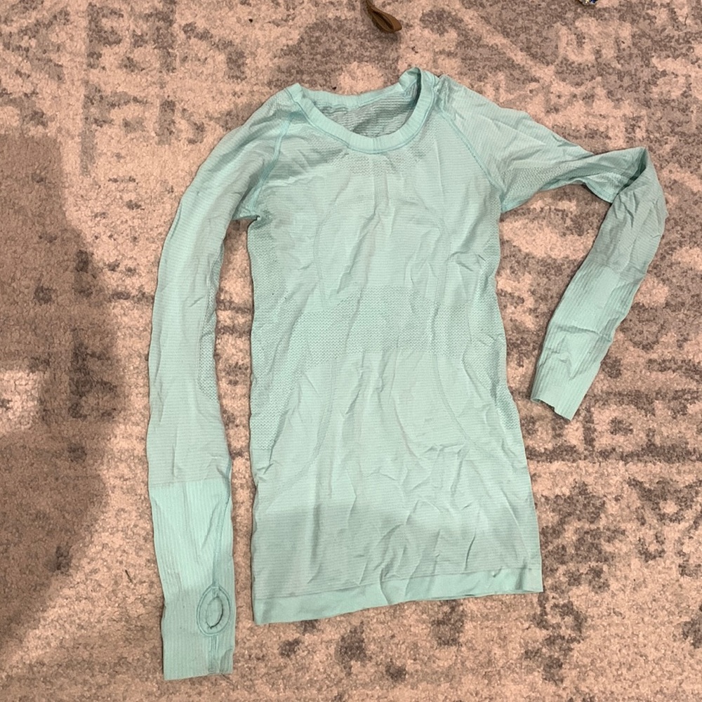Lululemon women’s size 4 athletic top